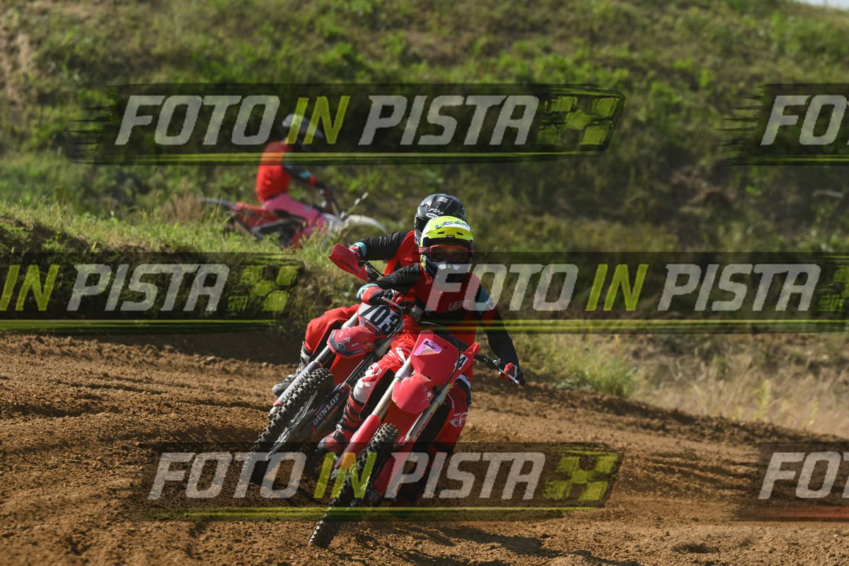 4 RED HONDA YELLOW HELMET · DSH_7815