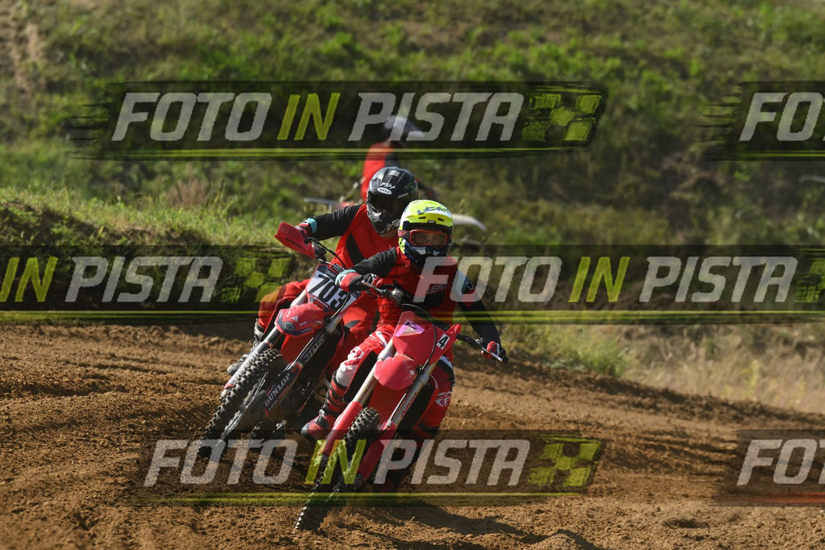4 RED HONDA YELLOW HELMET · DSH_7816