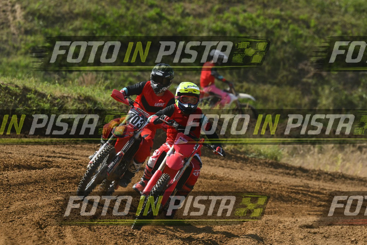 4 RED HONDA YELLOW HELMET · DSH_7817