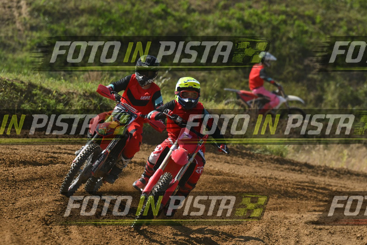 4 RED HONDA YELLOW HELMET · DSH_7818