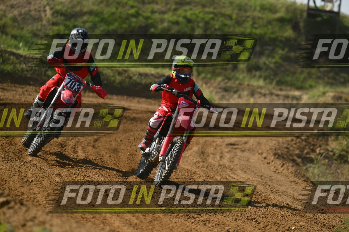 4 RED HONDA YELLOW HELMET · DSH_7819
