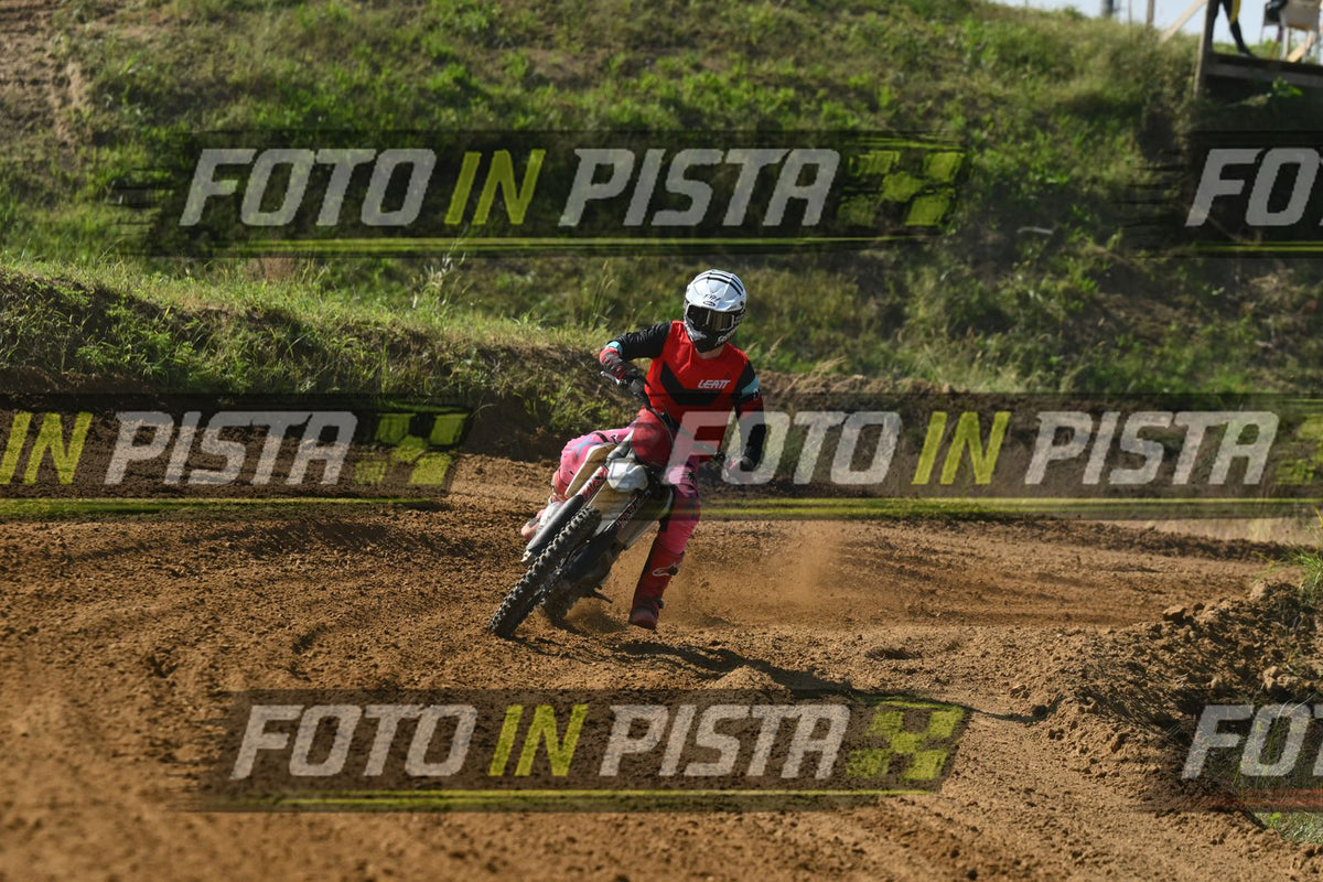WHITE RED BIKE - LEATT RED BLACK SHIRT - GREY HELMET · DSH_7828