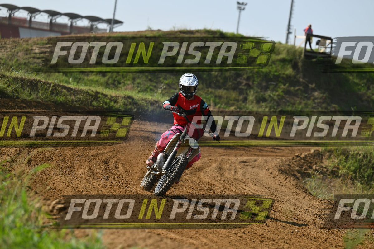 WHITE RED BIKE - LEATT RED BLACK SHIRT - GREY HELMET · DSH_7831