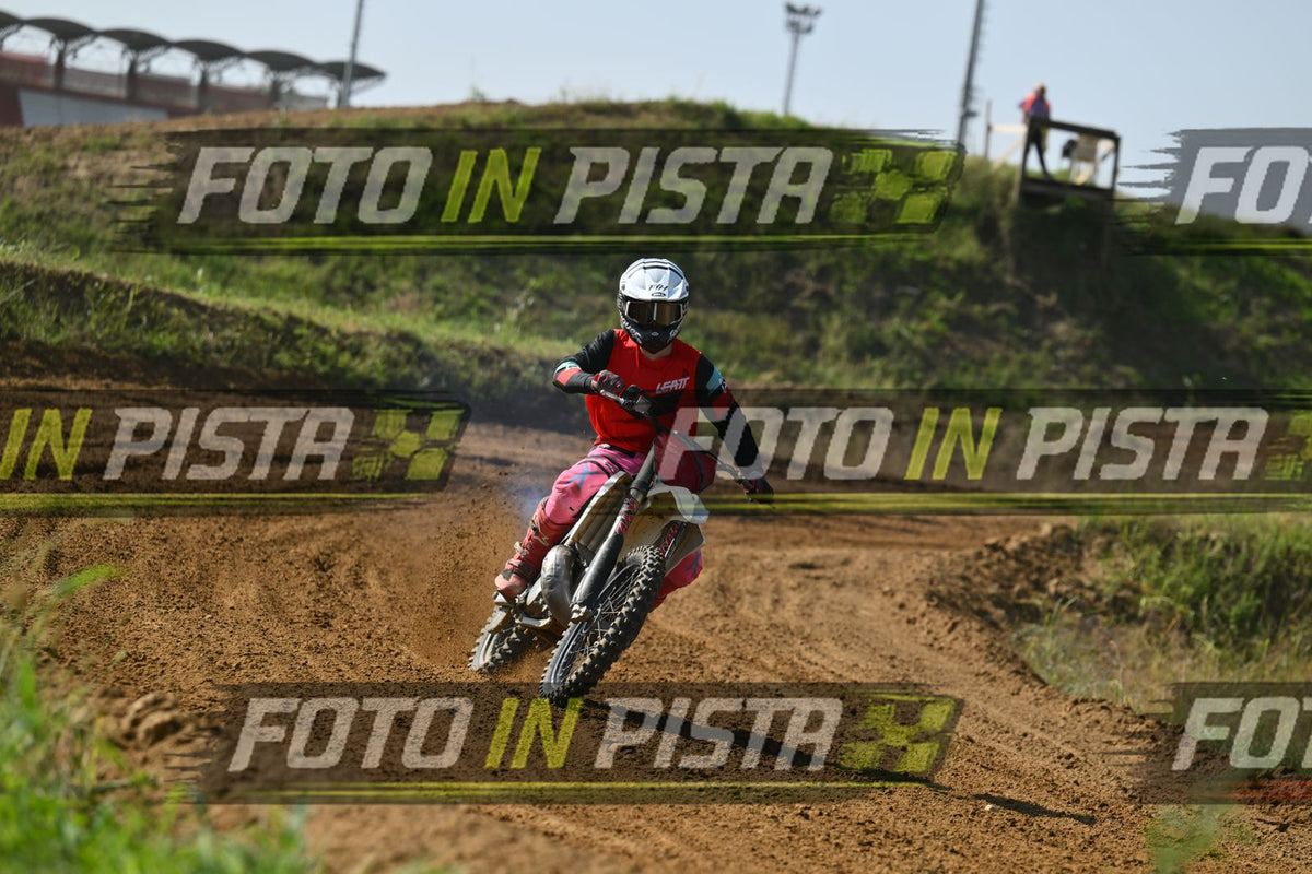 WHITE RED BIKE - LEATT RED BLACK SHIRT - GREY HELMET · DSH_7832