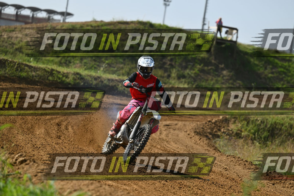 WHITE RED BIKE - LEATT RED BLACK SHIRT - GREY HELMET · DSH_7833