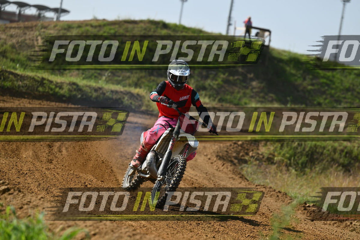 WHITE RED BIKE - LEATT RED BLACK SHIRT - GREY HELMET · DSH_7834