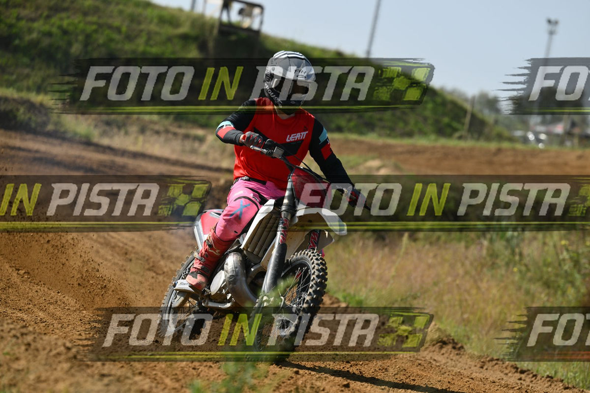WHITE RED BIKE - LEATT RED BLACK SHIRT - GREY HELMET · DSH_7837