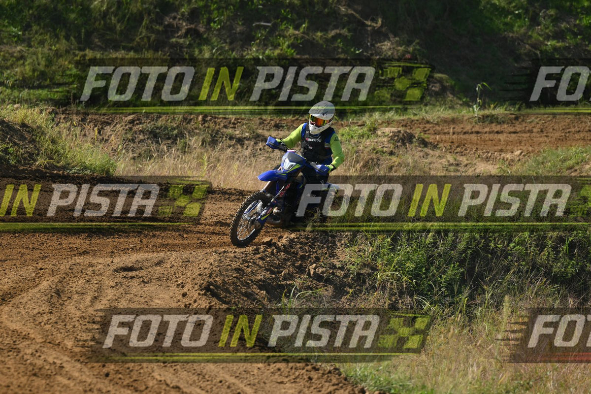 BLUE BIKE FARO - WHITE HELMET YELLOW SHIRT · DSH_7885