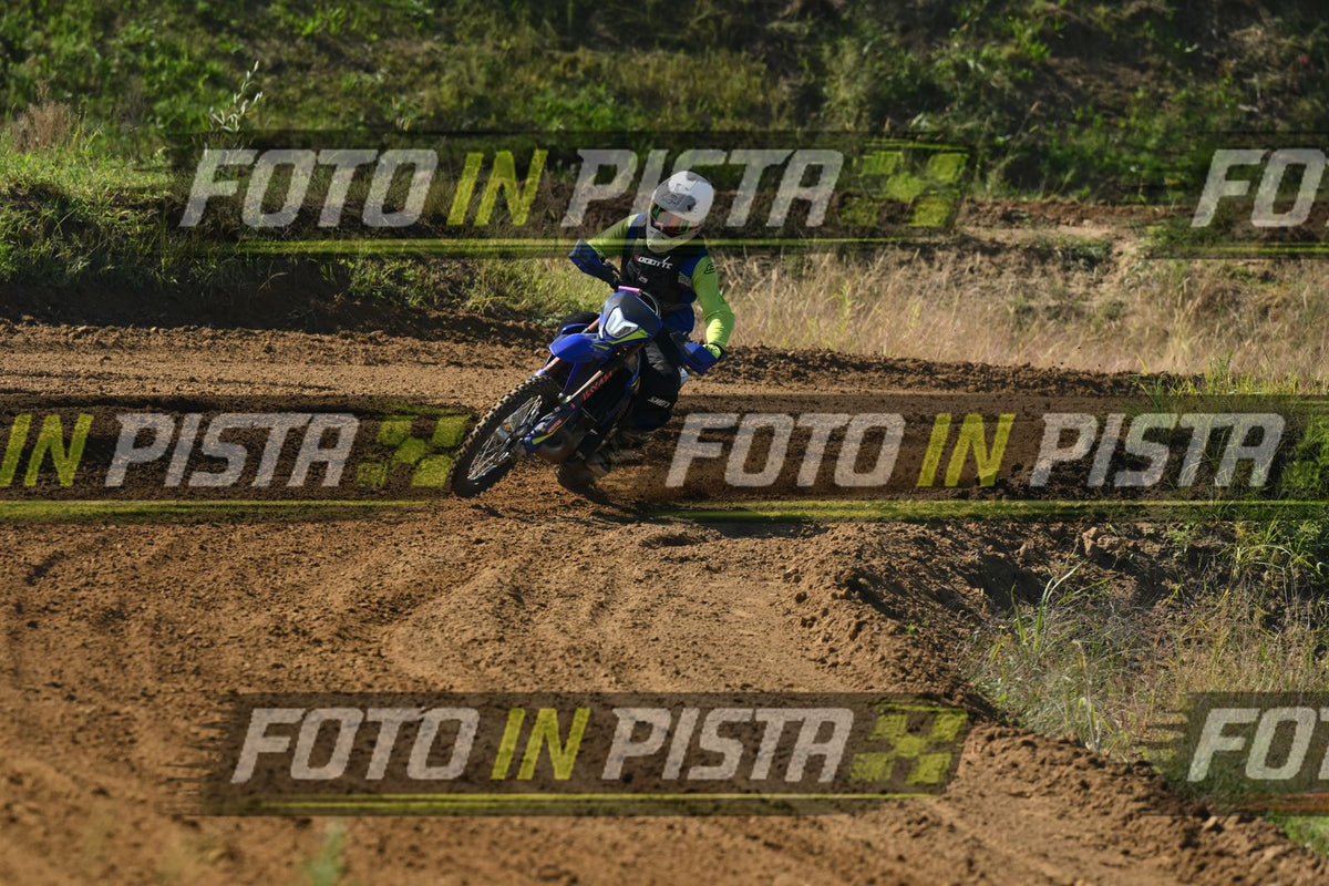BLUE BIKE FARO - WHITE HELMET YELLOW SHIRT · DSH_7887