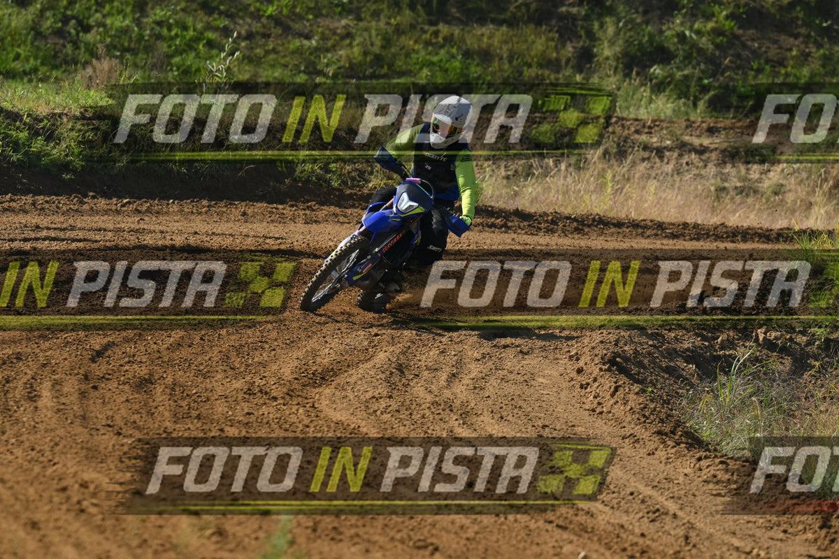 BLUE BIKE FARO - WHITE HELMET YELLOW SHIRT · DSH_7888