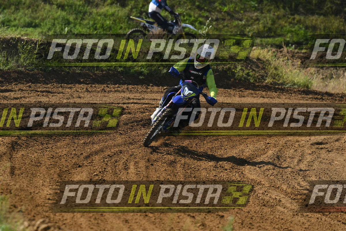BLUE BIKE FARO - WHITE HELMET YELLOW SHIRT · DSH_7893