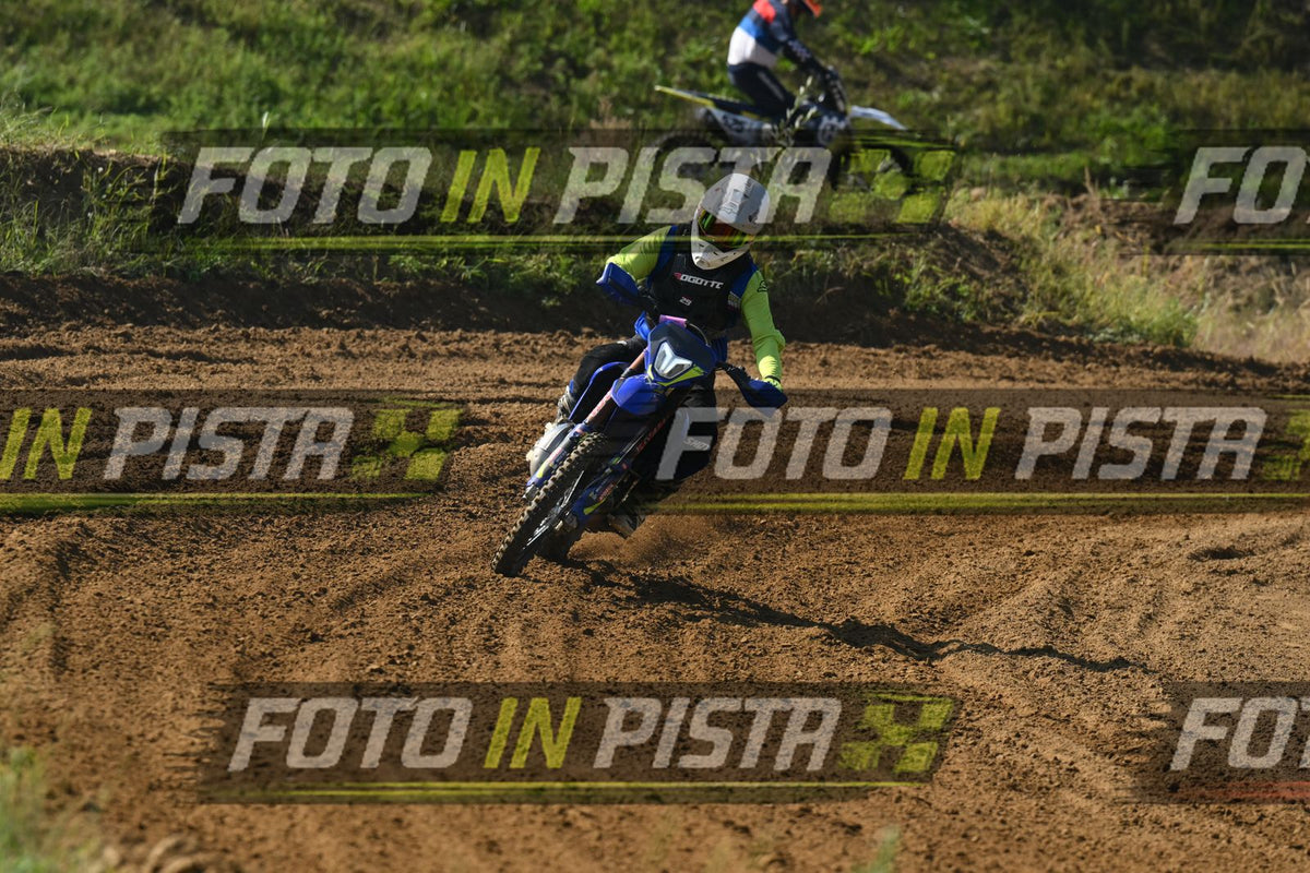 BLUE BIKE FARO - WHITE HELMET YELLOW SHIRT · DSH_7894