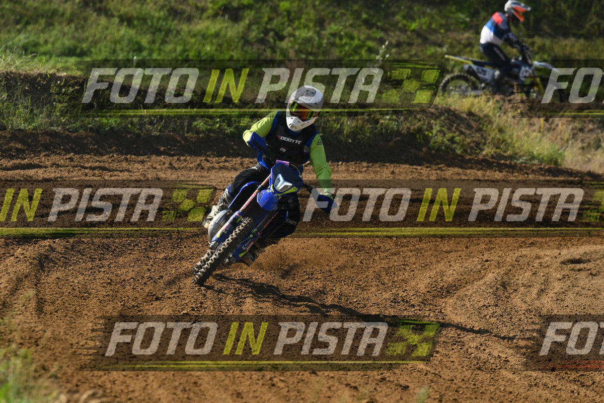 BLUE BIKE FARO - WHITE HELMET YELLOW SHIRT · DSH_7896