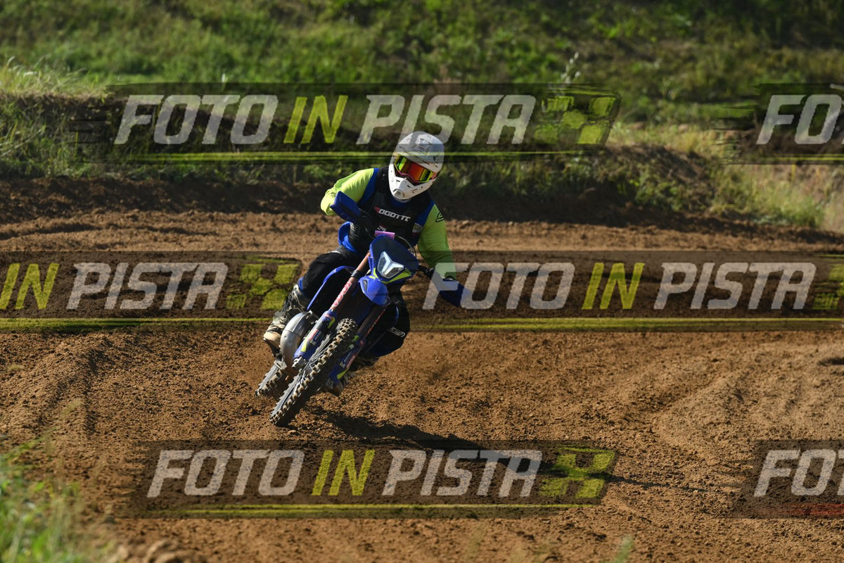BLUE BIKE FARO - WHITE HELMET YELLOW SHIRT · DSH_7898
