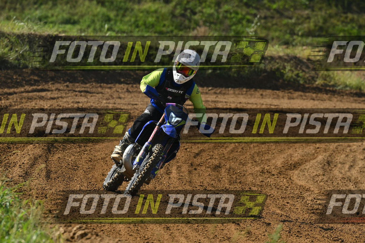 BLUE BIKE FARO - WHITE HELMET YELLOW SHIRT · DSH_7901