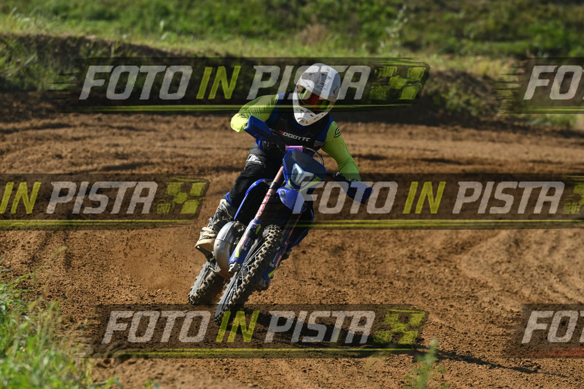 BLUE BIKE FARO - WHITE HELMET YELLOW SHIRT · DSH_7903