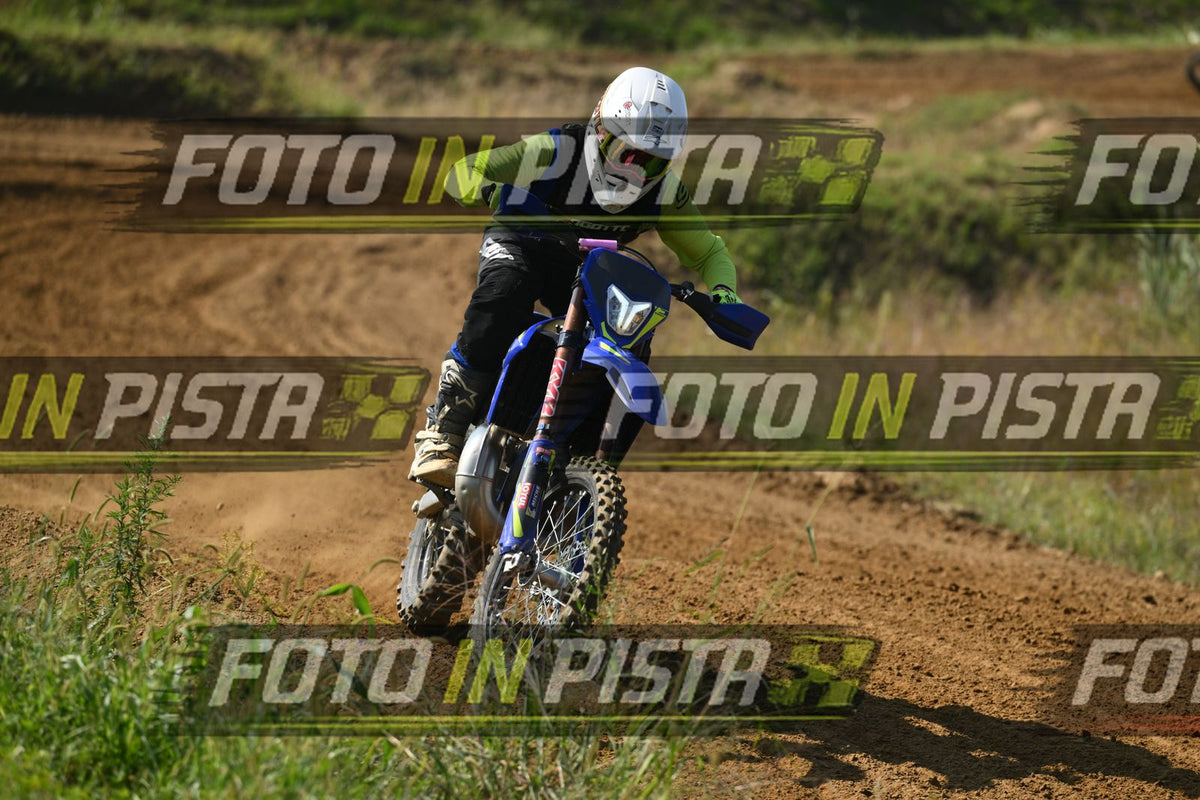BLUE BIKE FARO - WHITE HELMET YELLOW SHIRT · DSH_7905