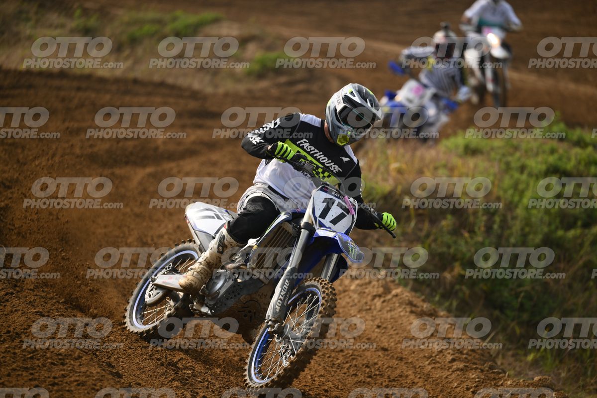 17 · DSH_7926
