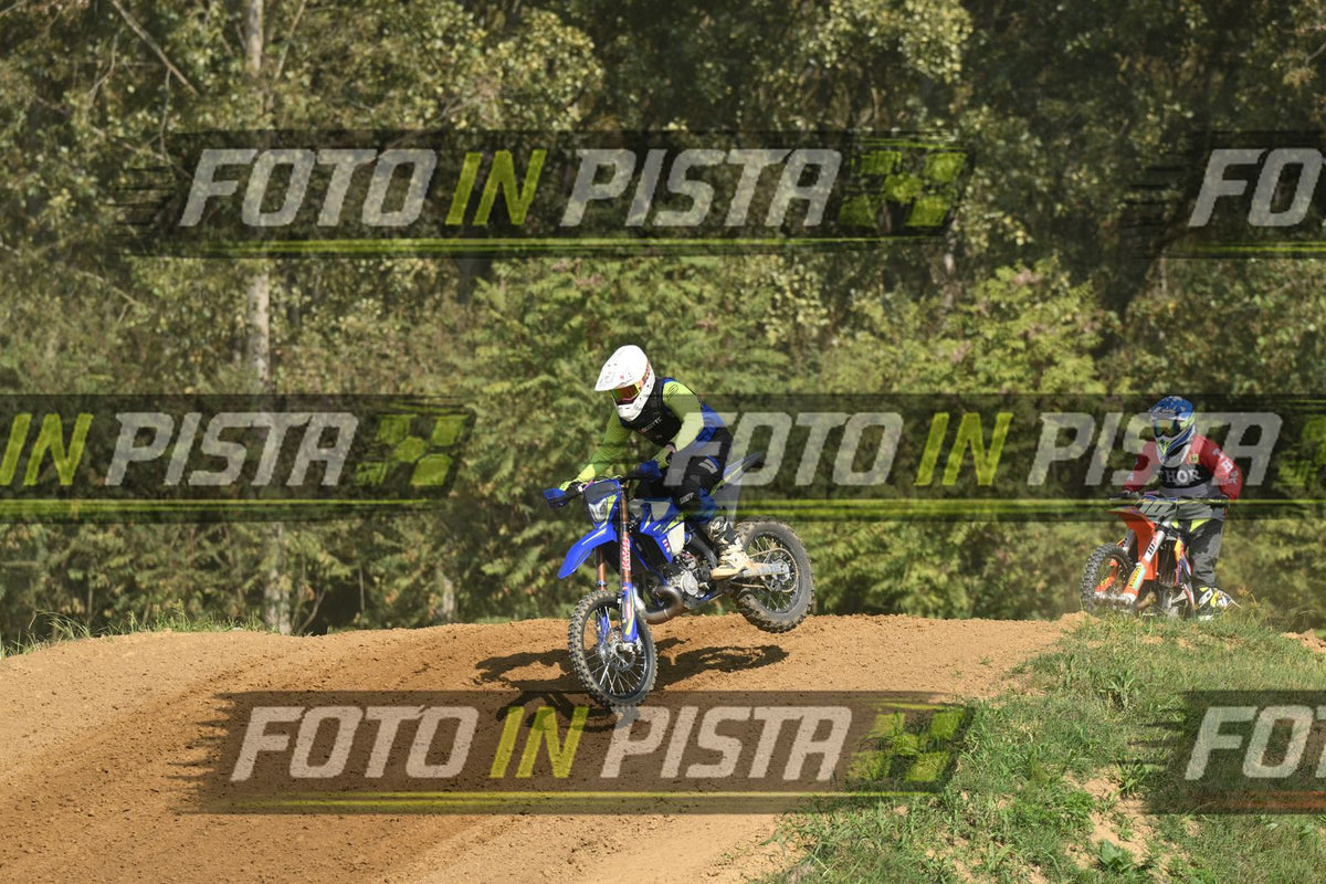 BLUE BIKE FARO - WHITE HELMET YELLOW SHIRT · DSH_7938