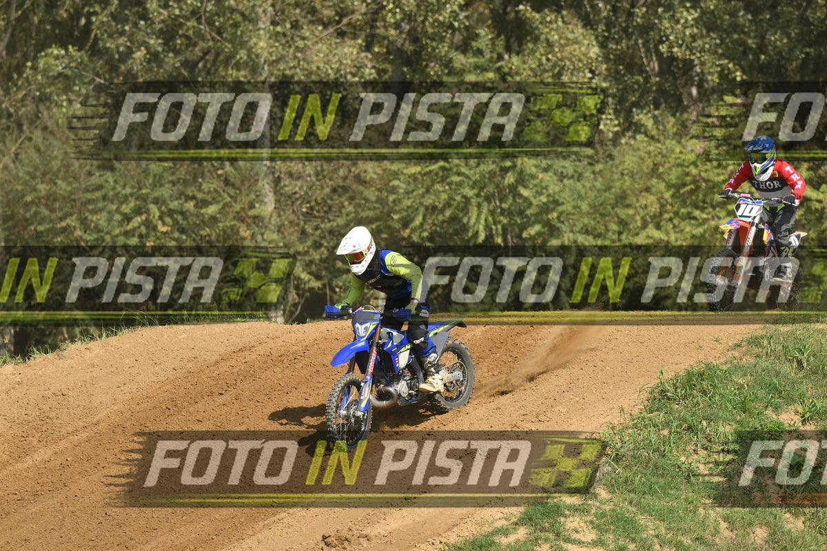 BLUE BIKE FARO - WHITE HELMET YELLOW SHIRT · DSH_7941