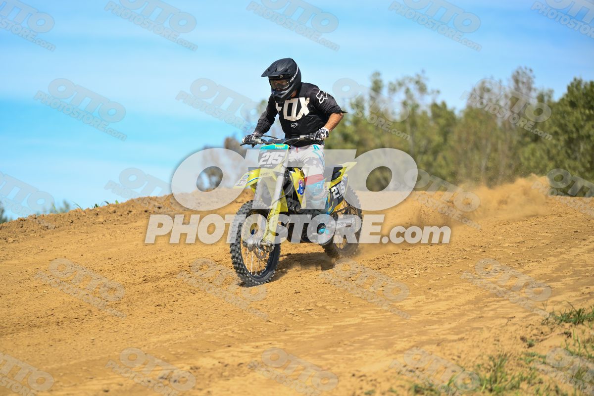 215 · DSH_7943