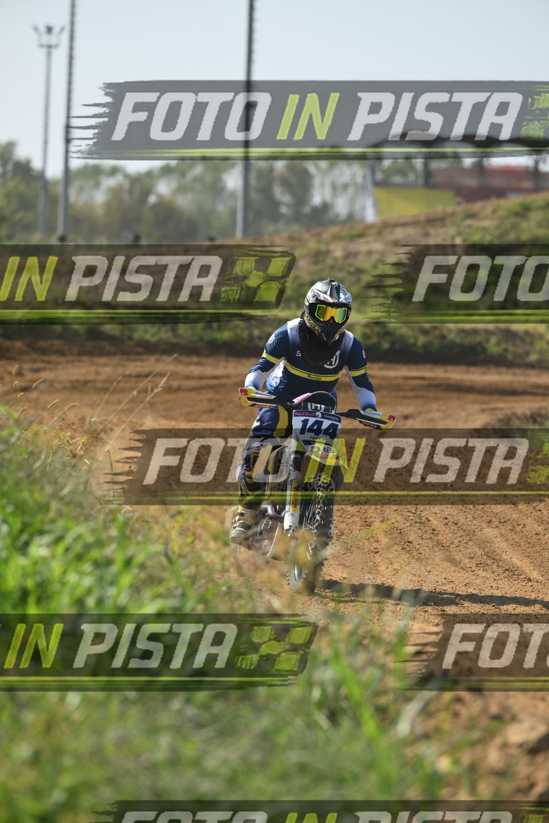 144 · DSH_8013