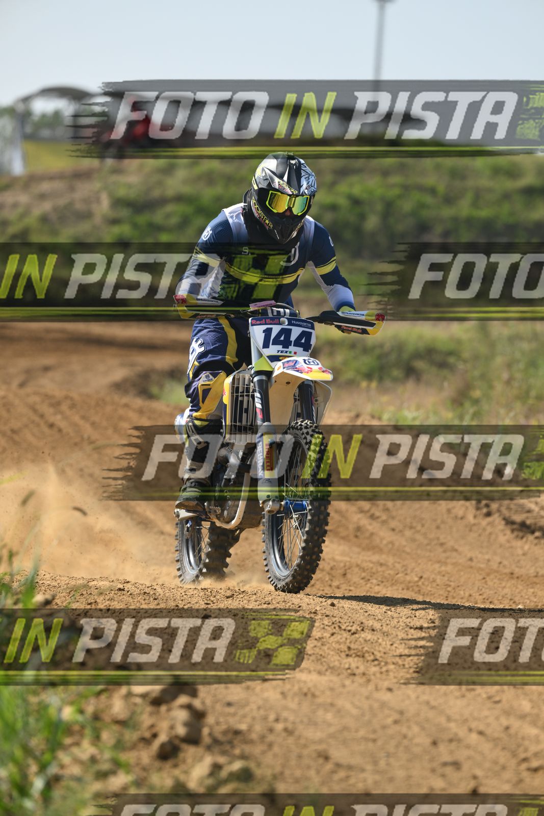 144 · DSH_8015