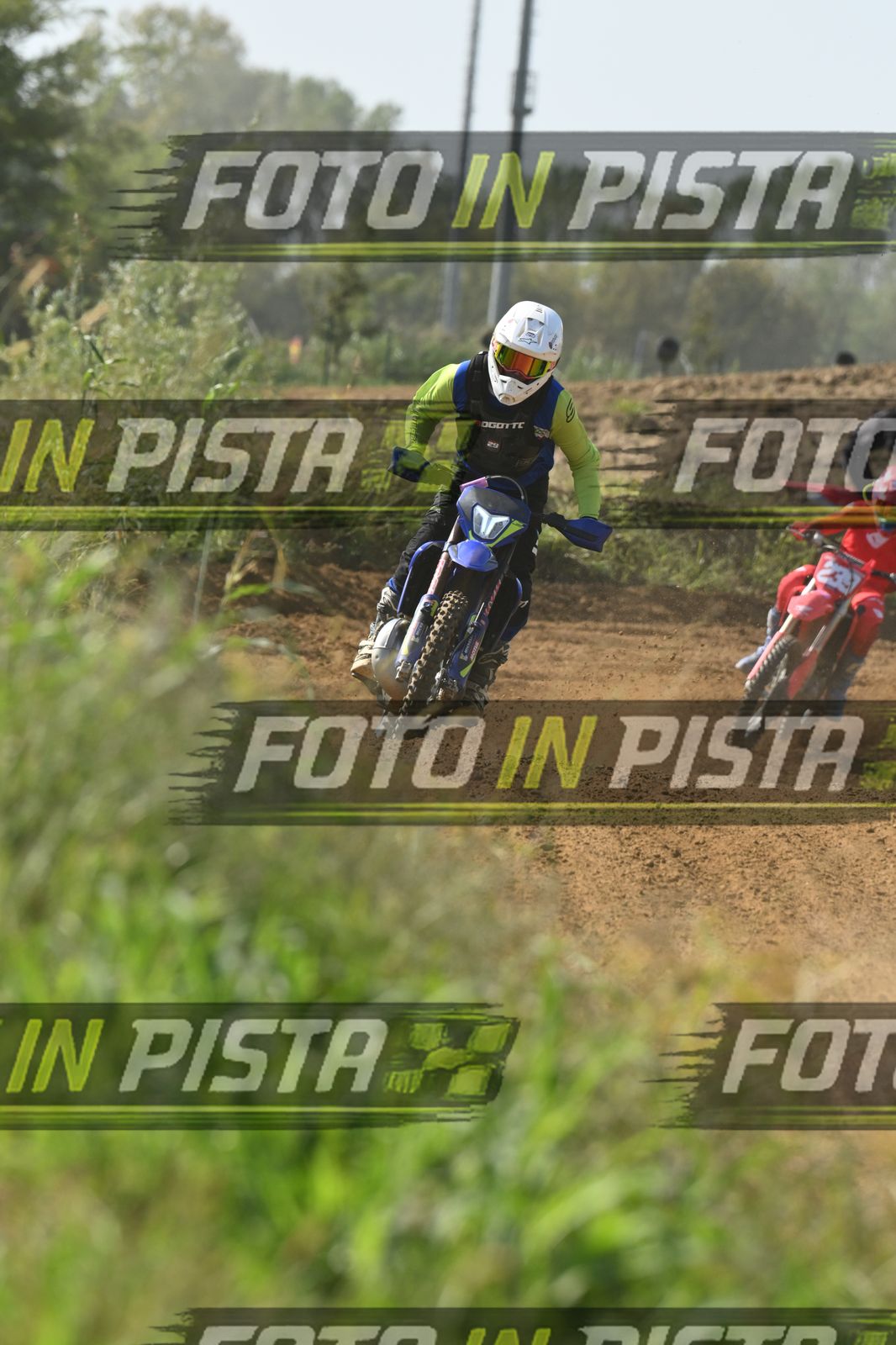 BLUE BIKE FARO - WHITE HELMET YELLOW SHIRT · DSH_8073