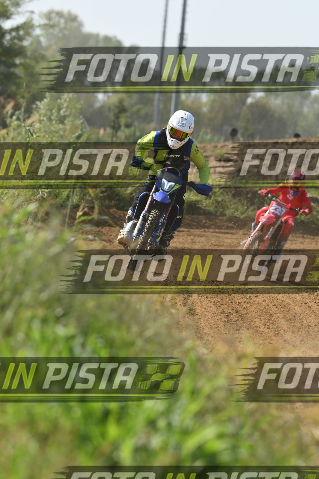 BLUE BIKE FARO - WHITE HELMET YELLOW SHIRT · DSH_8074