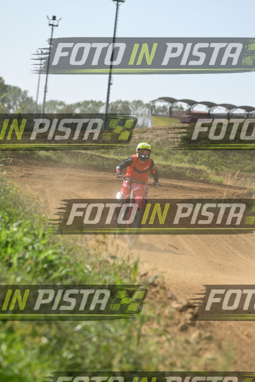 4 RED HONDA YELLOW HELMET · DSH_8091