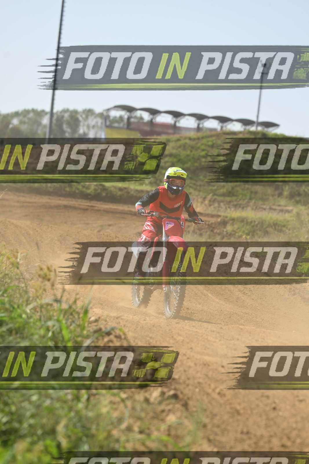 4 RED HONDA YELLOW HELMET · DSH_8093