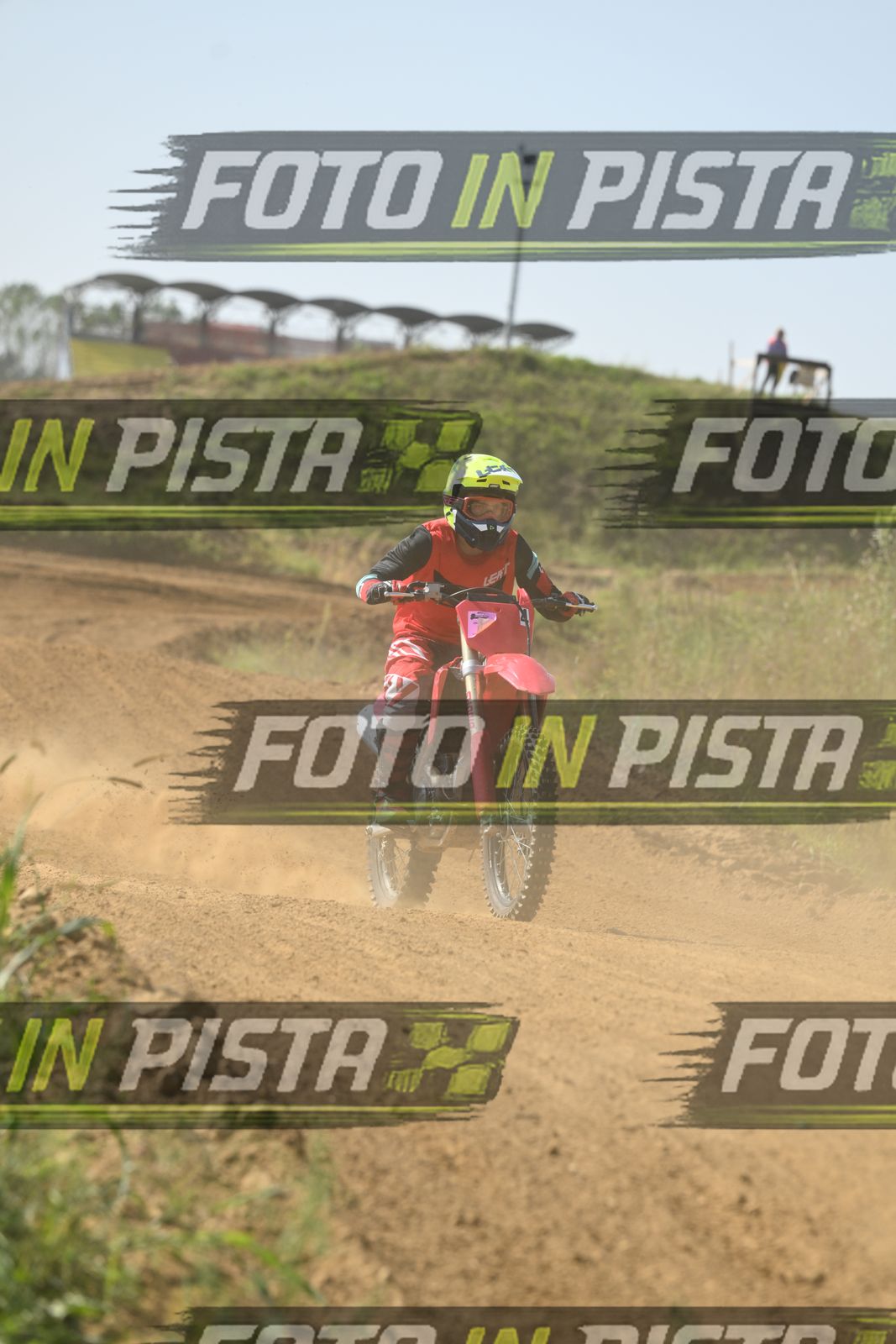 4 RED HONDA YELLOW HELMET · DSH_8095