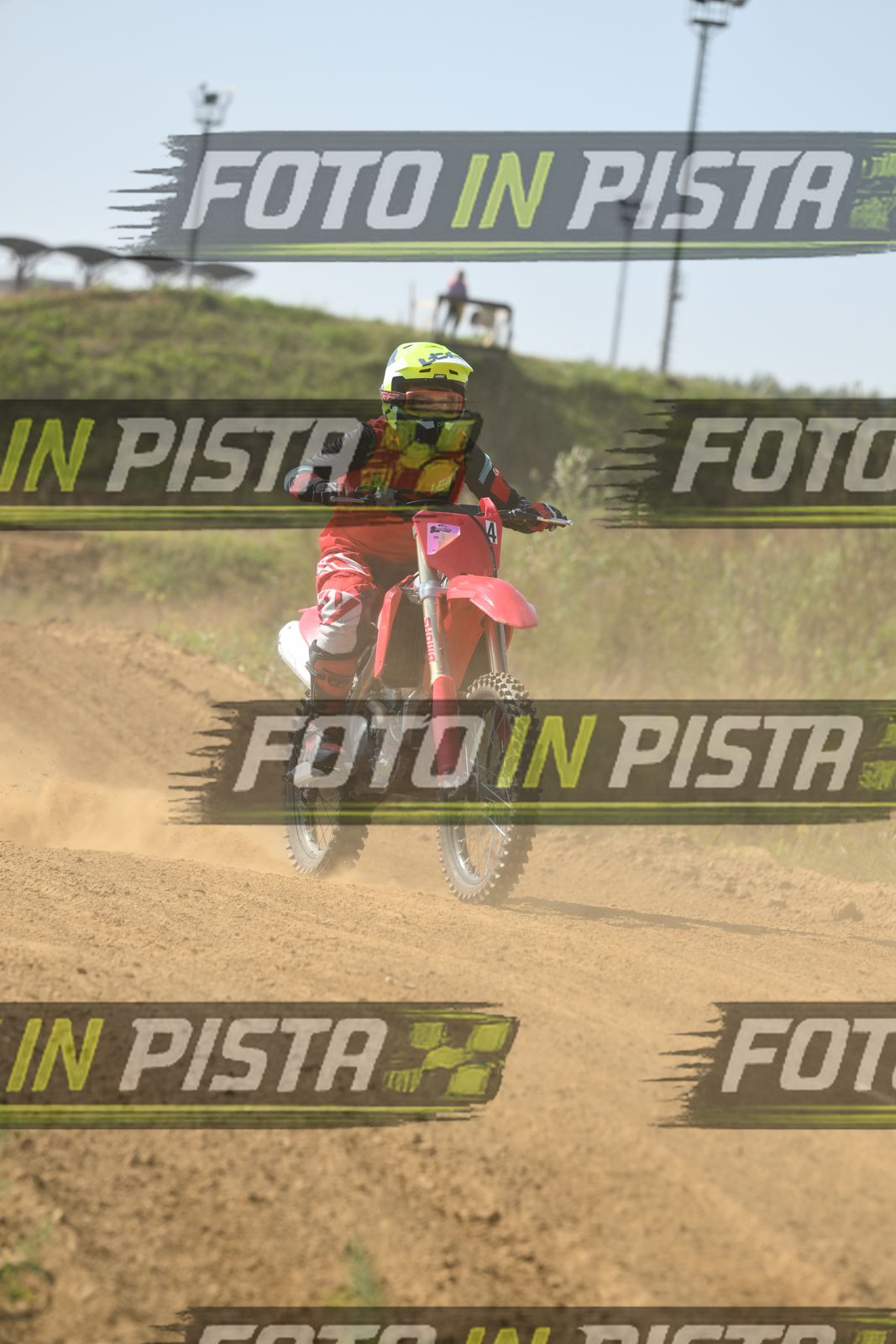 4 RED HONDA YELLOW HELMET · DSH_8097