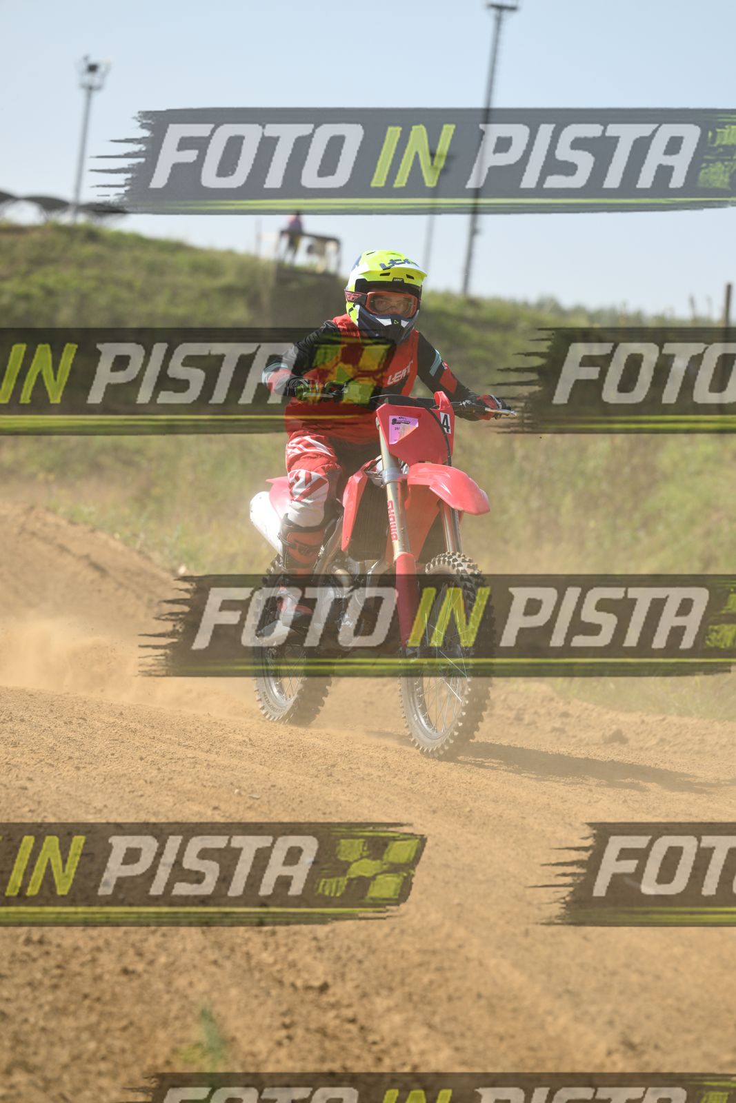 4 RED HONDA YELLOW HELMET · DSH_8098