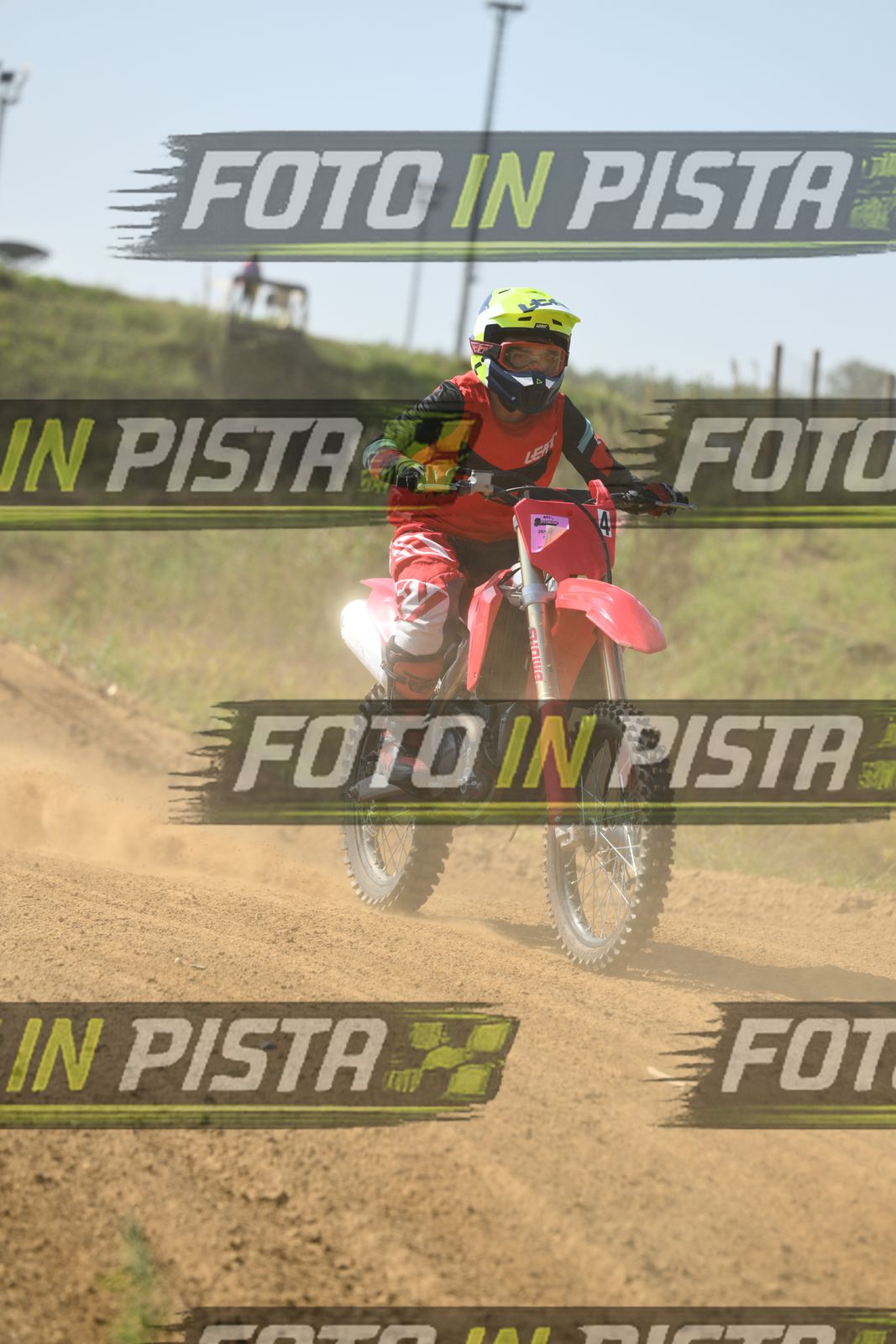4 RED HONDA YELLOW HELMET · DSH_8099