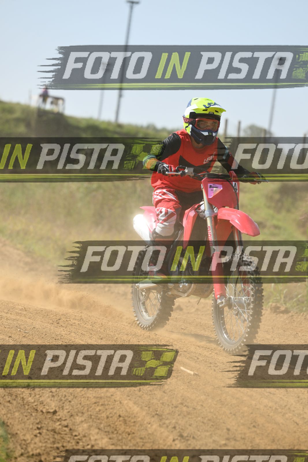 4 RED HONDA YELLOW HELMET · DSH_8100