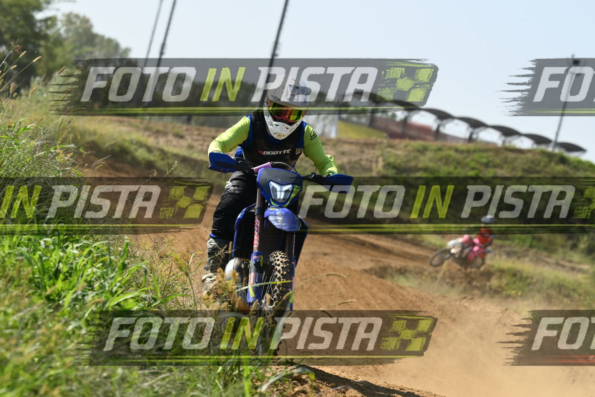 BLUE BIKE FARO - WHITE HELMET YELLOW SHIRT · DSH_8233