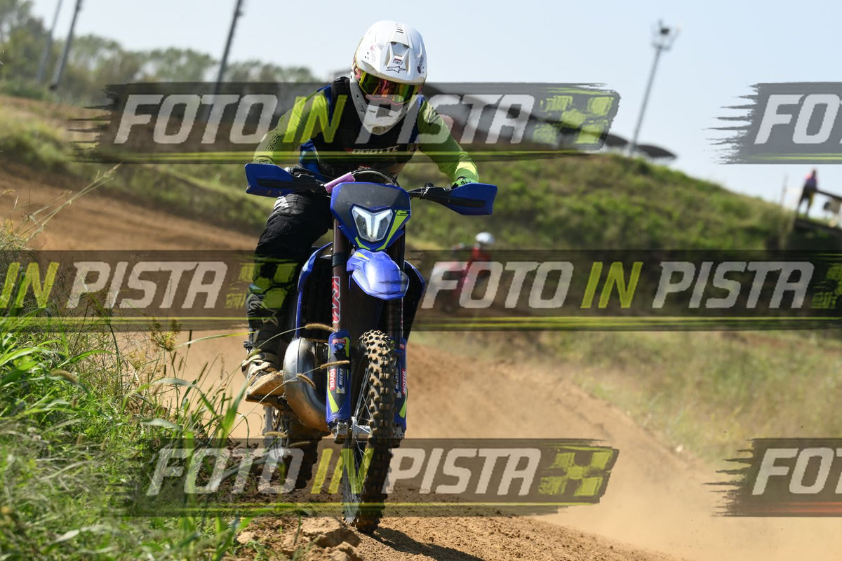 BLUE BIKE FARO - WHITE HELMET YELLOW SHIRT · DSH_8235