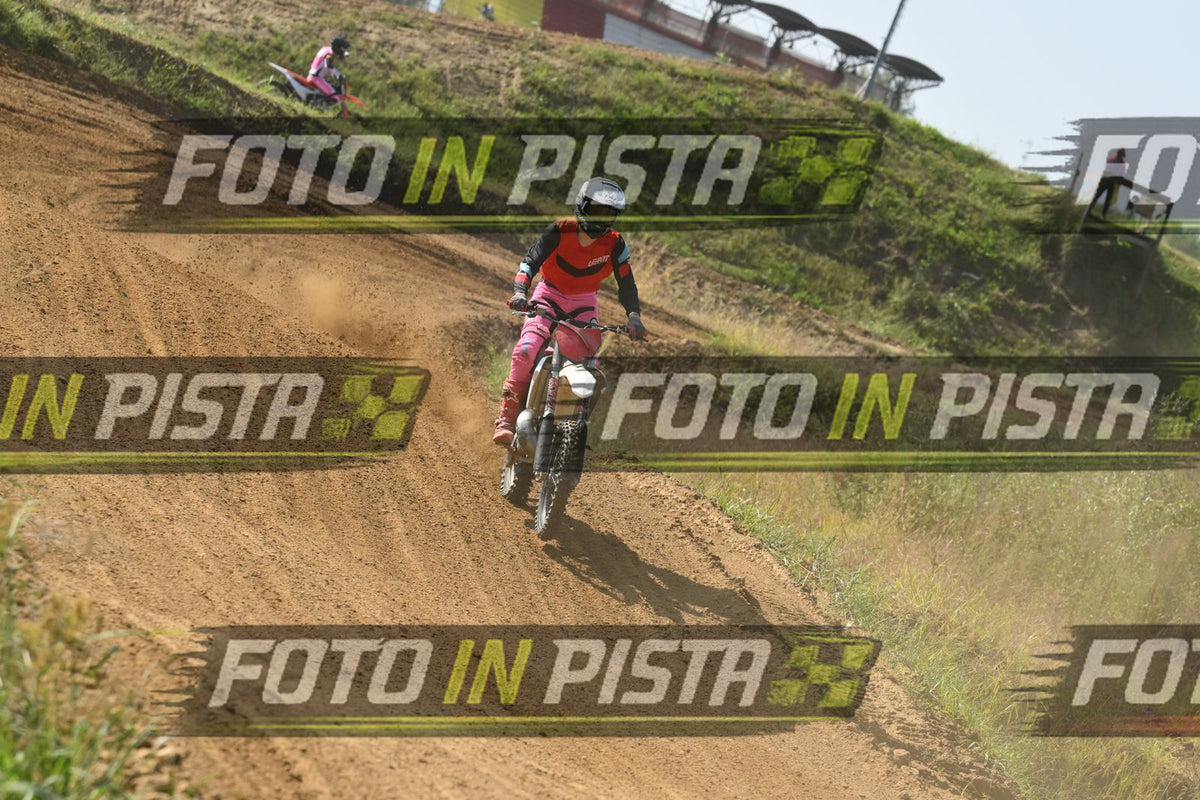 WHITE RED BIKE - LEATT RED BLACK SHIRT - GREY HELMET · DSH_8237