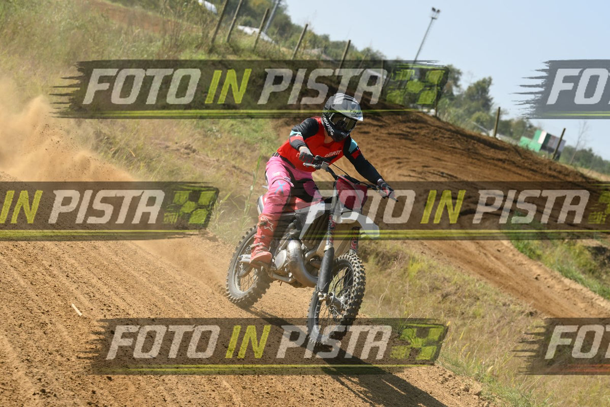 WHITE RED BIKE - LEATT RED BLACK SHIRT - GREY HELMET · DSH_8242