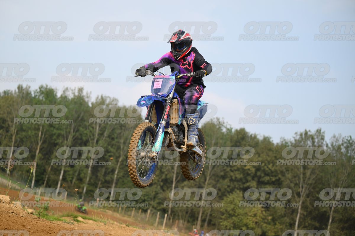 0 - YAMAHA BLUE WHITE - BLACK PINK SUITE (RED BLACK HELMET) · DSH_8264
