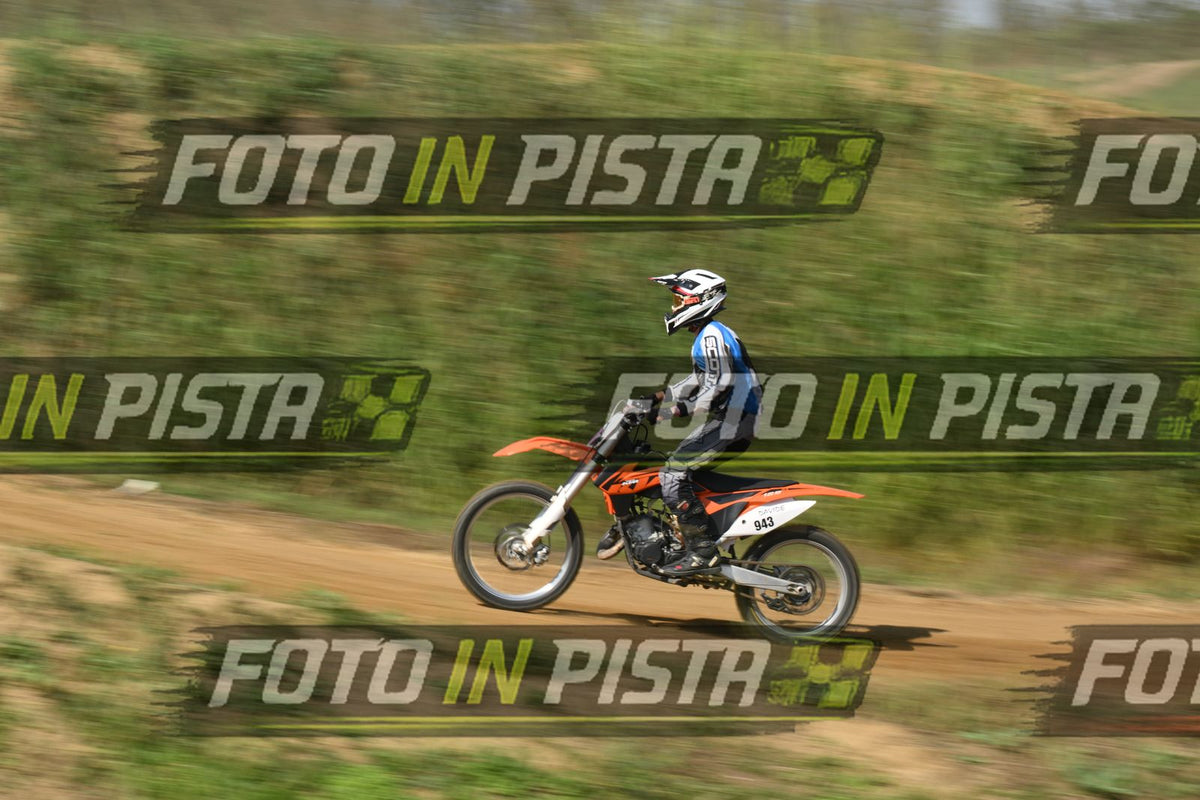 943 · DSH_8283