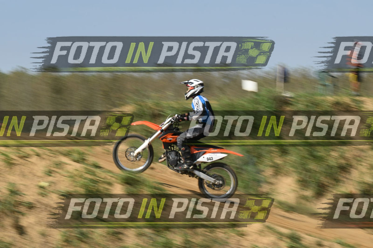 943 · DSH_8285