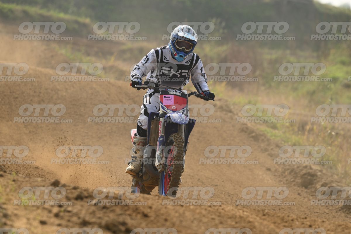 0 - YAMAHA blue red - white black shirt (Light Blue helmet · DSH_8442