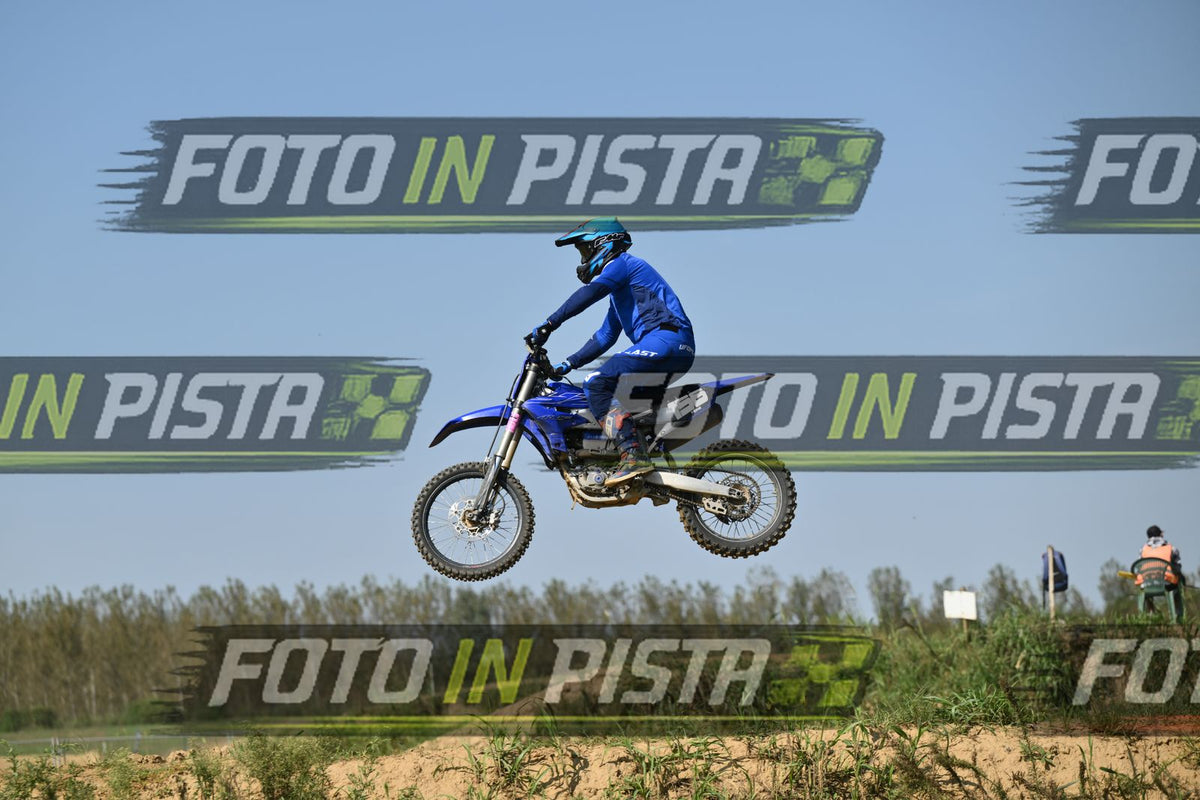 TOTAL BLUE · DSH_8445