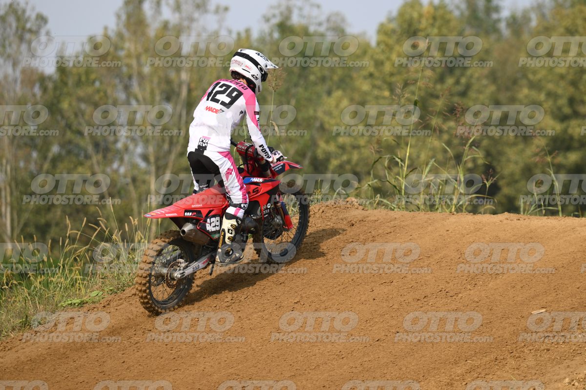 429 · DSH_8575