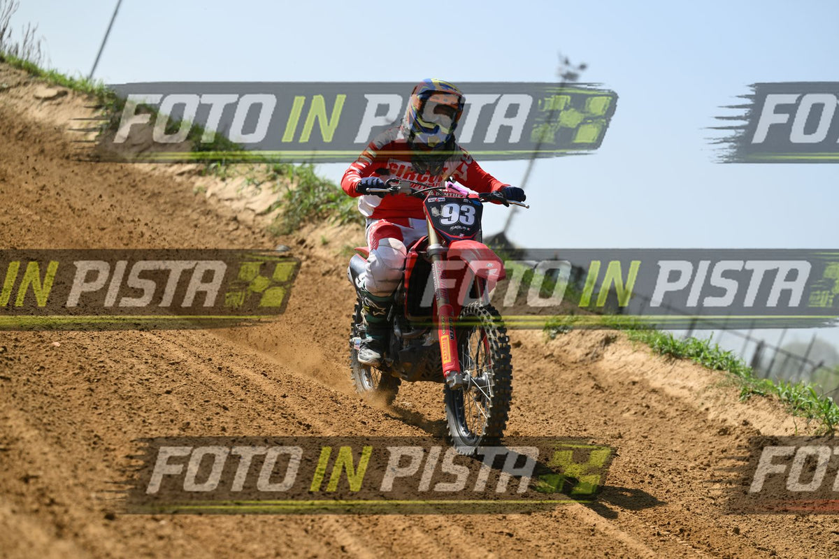 93 · DSH_8775