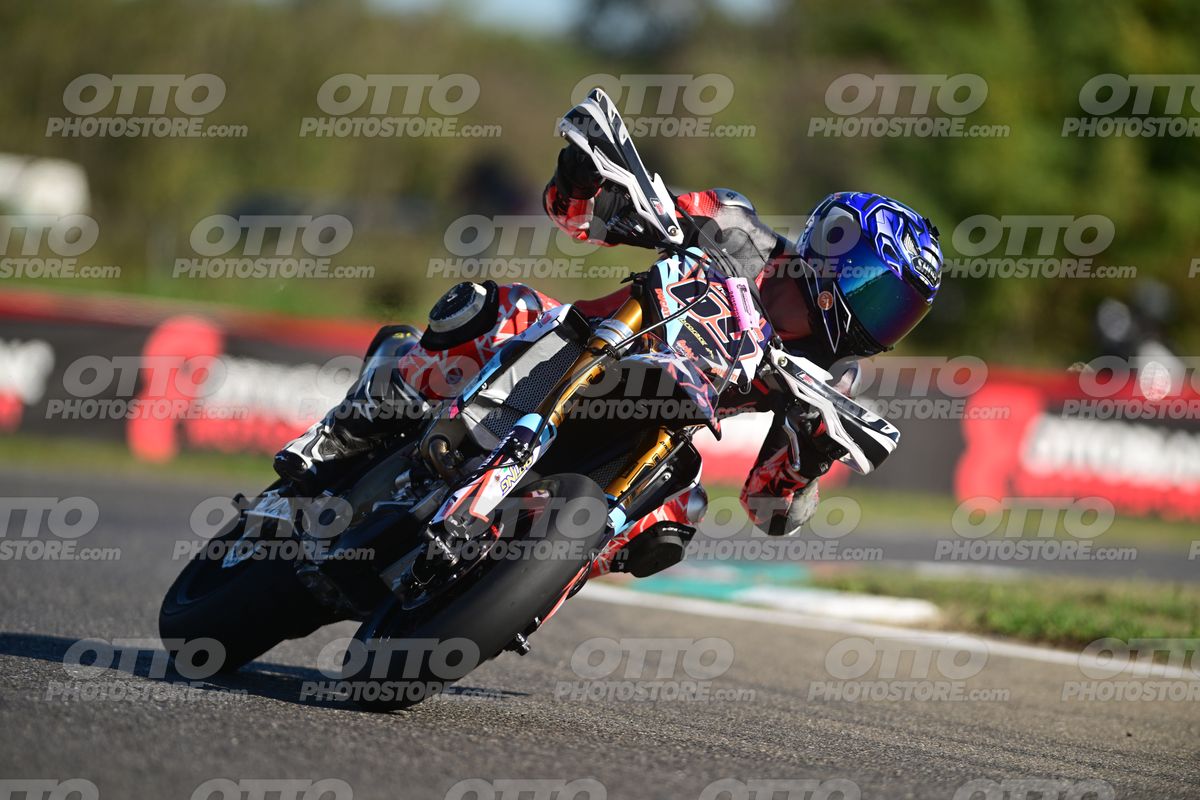 SUPERMOTO 69 · DSH_8800