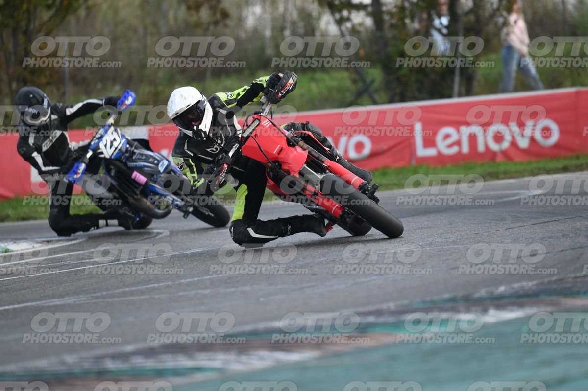 SUPERMOTO 0 RED CRF - WHITE HELMET · DSH_8849