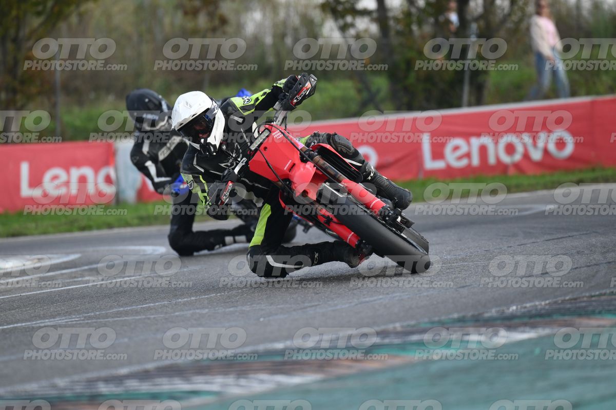 SUPERMOTO 0 RED CRF - WHITE HELMET · DSH_8850